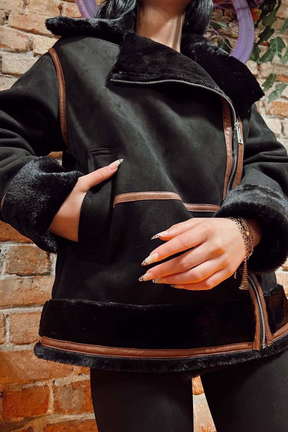 Urge jacket απο οικολογικό σουέντ δέρμα και γούνα μαύρο