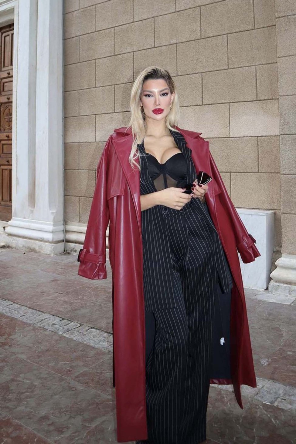 Fanelie μακριά καπαρντίνα απο οικολικό δέρμα με ζώνη μπορντό