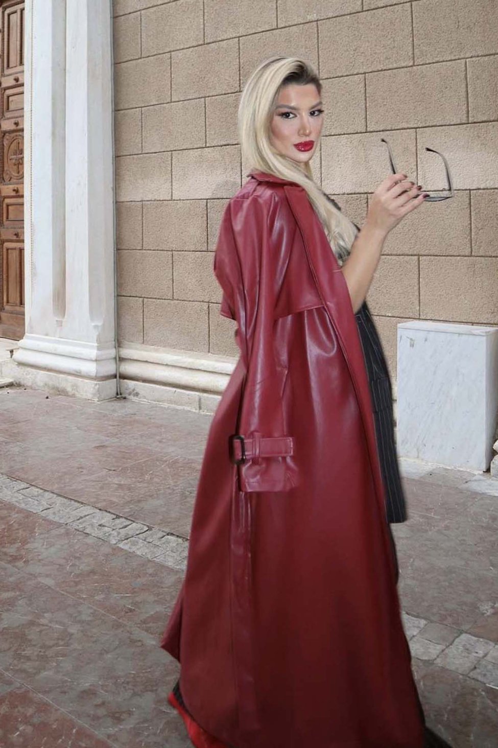 Fanelie μακριά καπαρντίνα απο οικολικό δέρμα με ζώνη μπορντό
