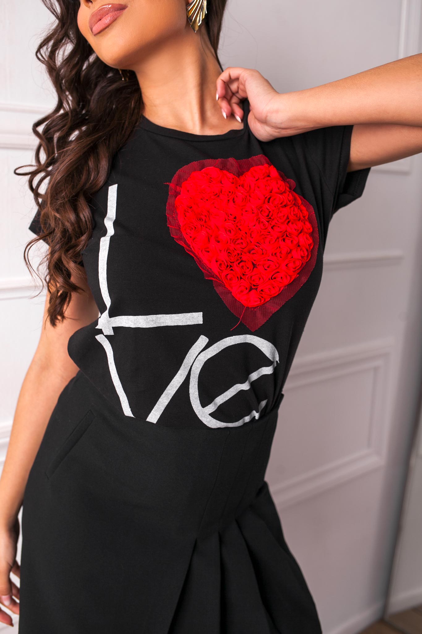 ΤΟΠ Chick t-shirt με κόκκινη καρδιά από τούλι μαύρο