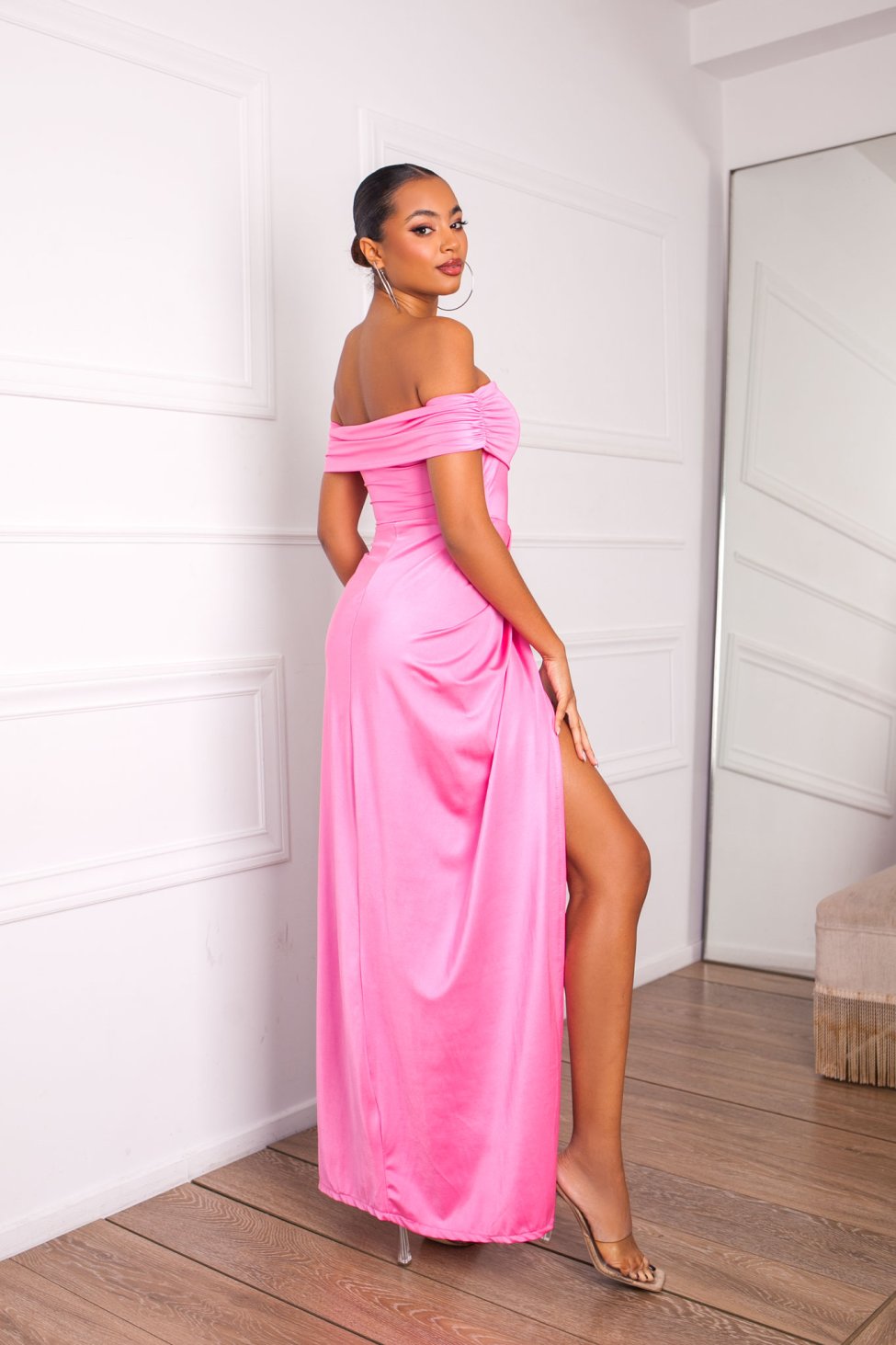 Holmes μακρύ φόρεμα με όψη σατέν ροζ