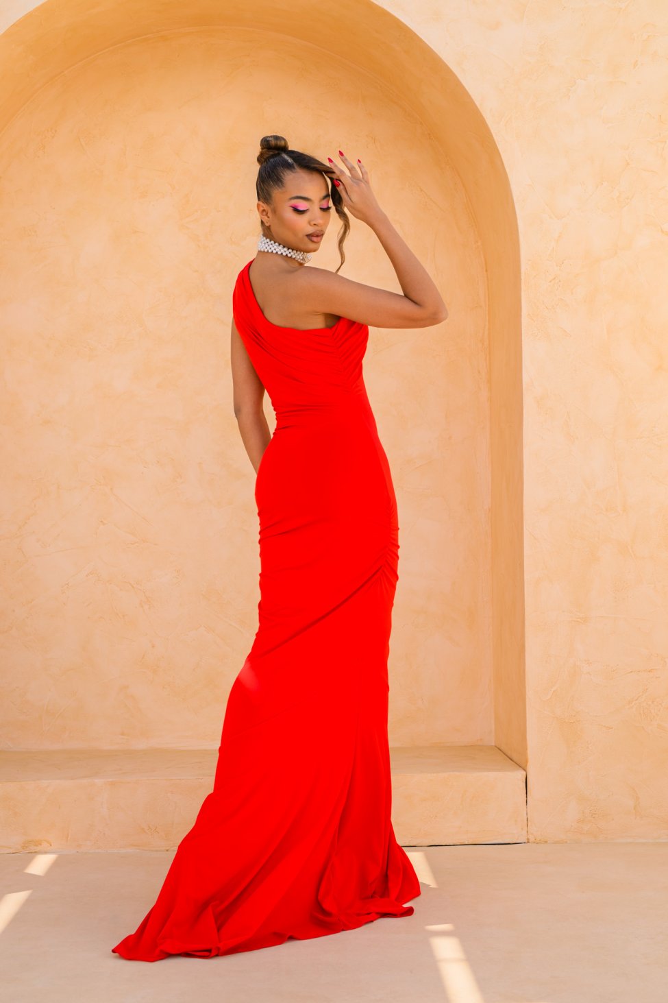Gatlin μακρύ φόρεμα με έναν ώμο κόκκινο