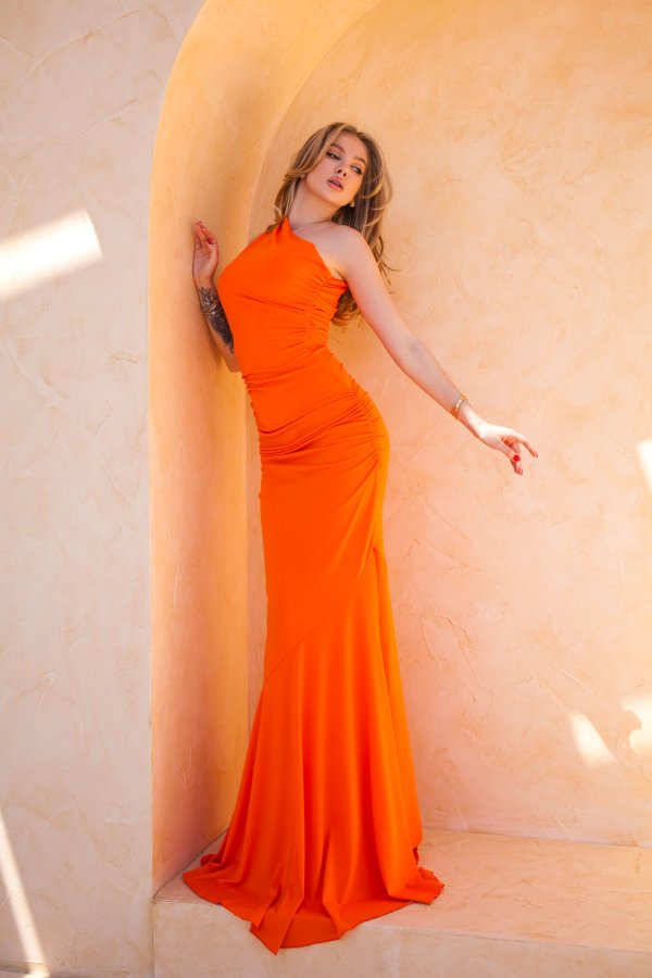 Gatlin μακρύ φόρεμα με έναν ώμο πορτοκαλί