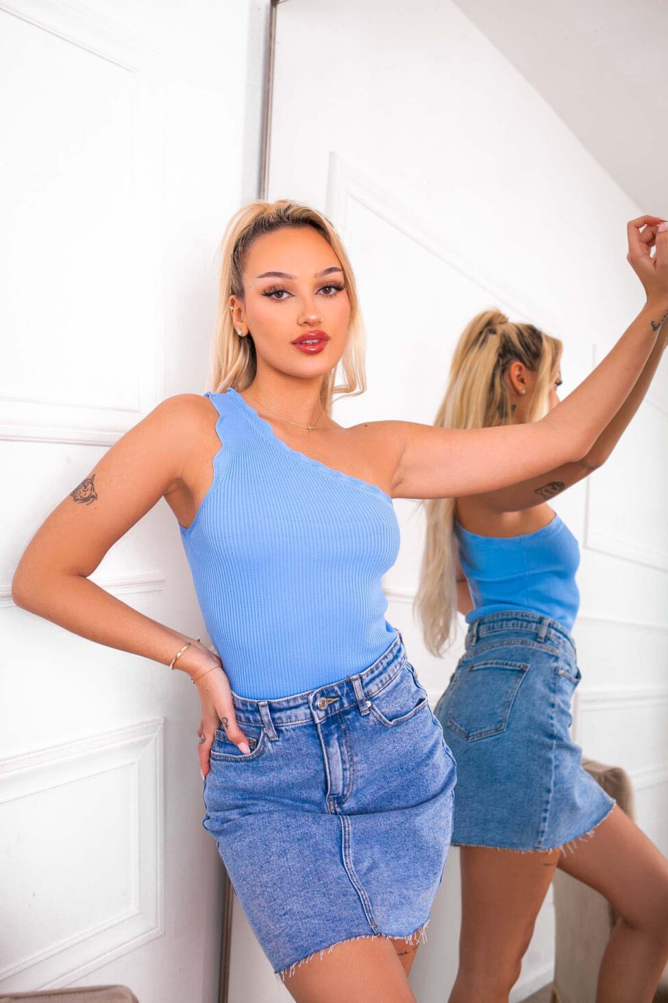 Yomi ριπ τοπ με έναν ώμο σιελ - Image 3