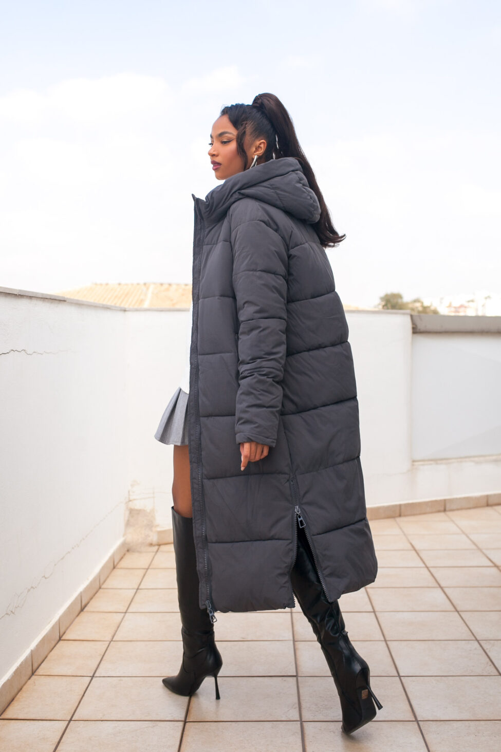 Explain μακρύ καπιτονέ μπουφάν με κουκούλα γκρι σκούρο - Image 3