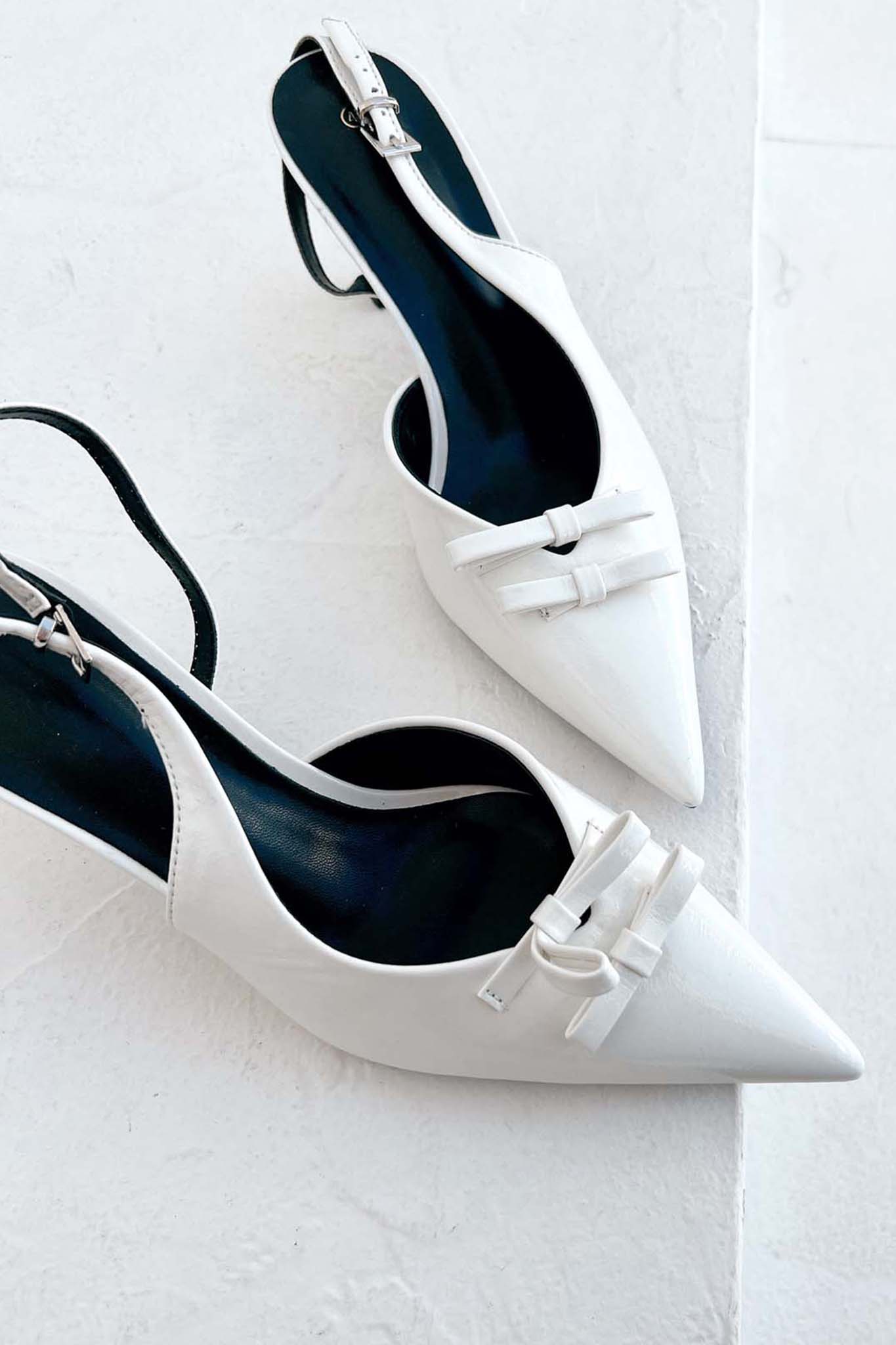 ΝΕΕΣ ΑΦΙΞΕΙΣ Choria slingback γόβα με φιογκάκια από οικολογικό δέρμα λουστρίνι λευκό