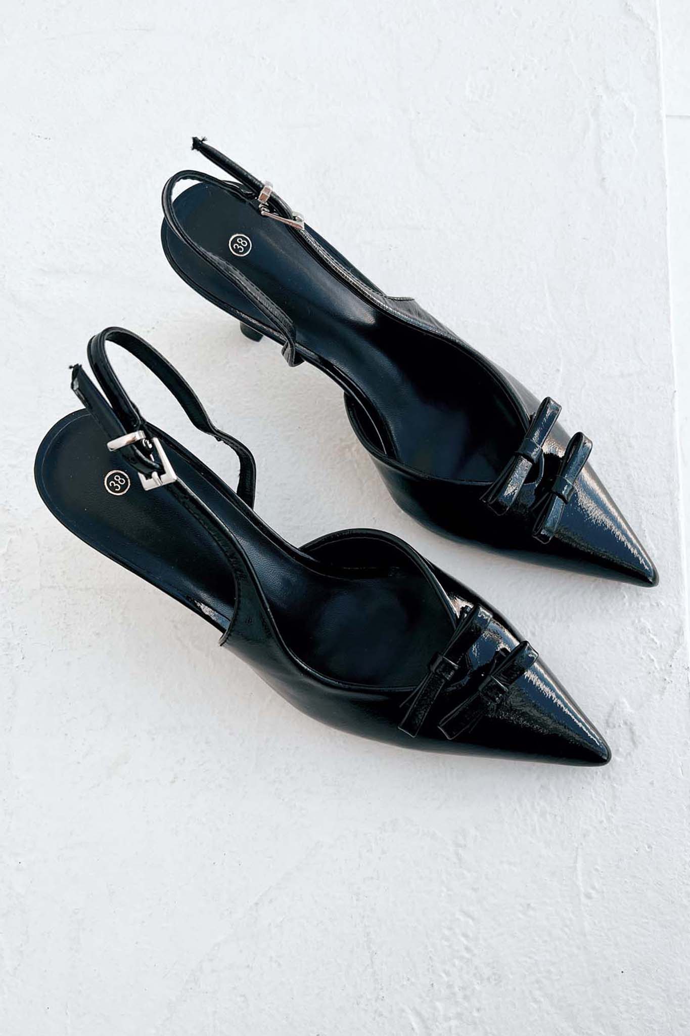 ΝΕΕΣ ΑΦΙΞΕΙΣ Choria slingback γόβα με φιογκάκια από οικολογικό δέρμα λουστρίνι μαύρο