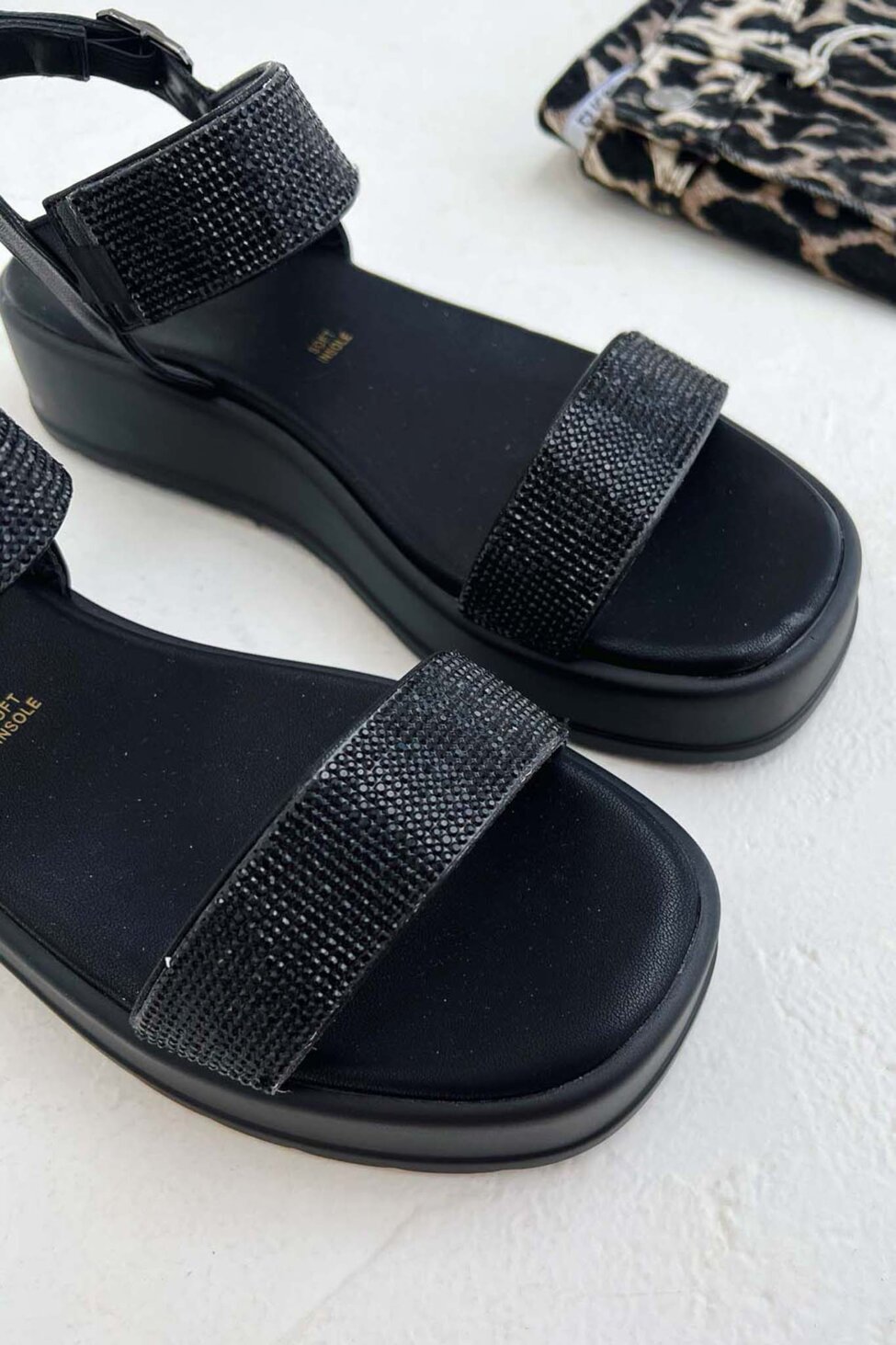 Ferie flatforms με λουράκια και strass μαύρο