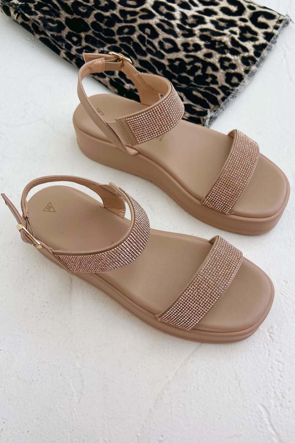 Ferie flatforms με λουράκια και strass μπεζ