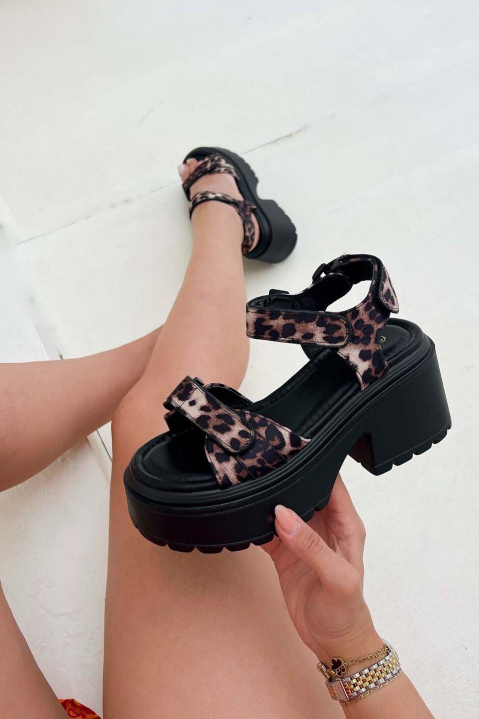 Hariet σανδάλια flatform με λουράκια λεοπάρ