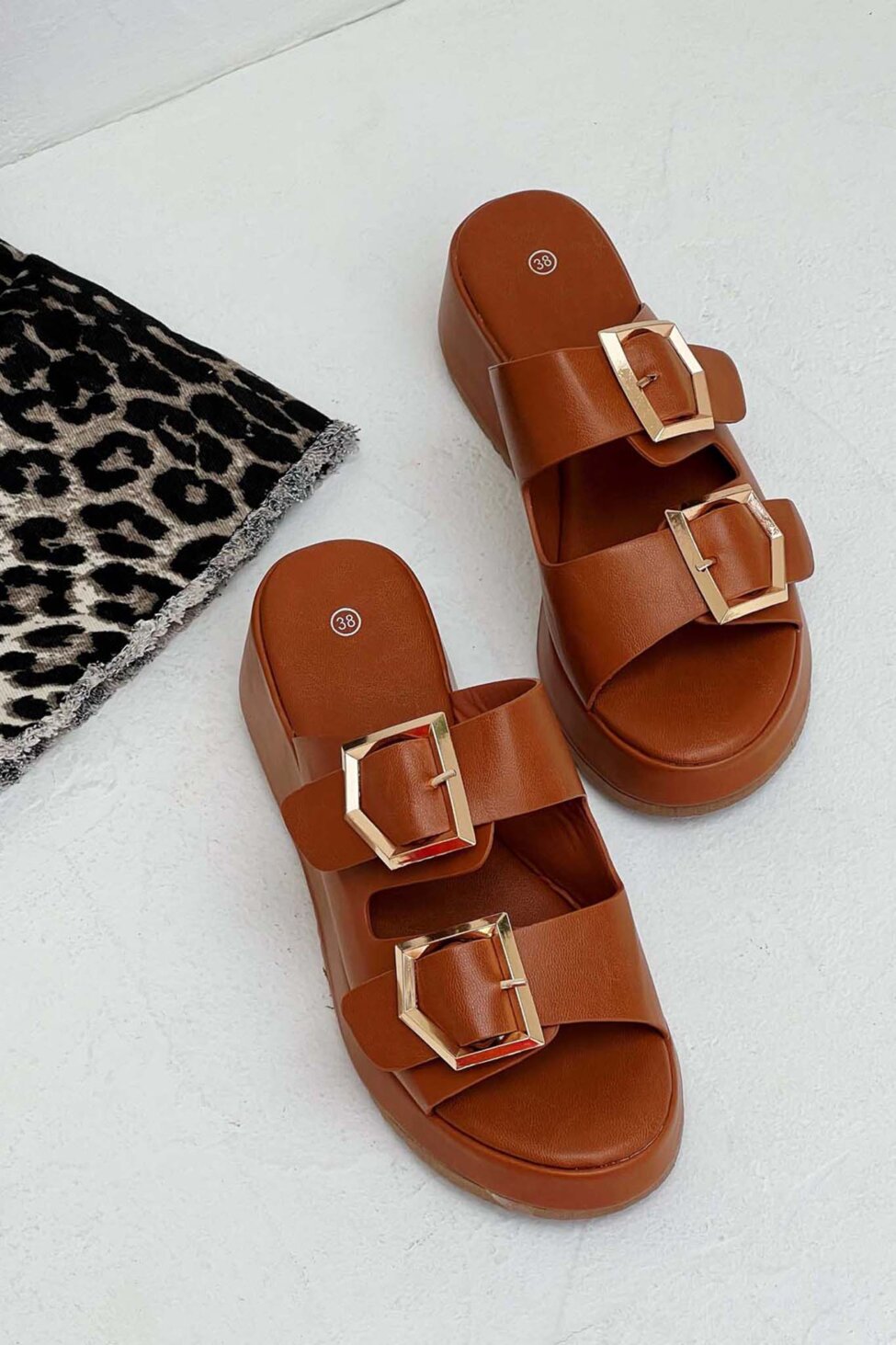 Jenga flatforms με αγκράφες κάμελ