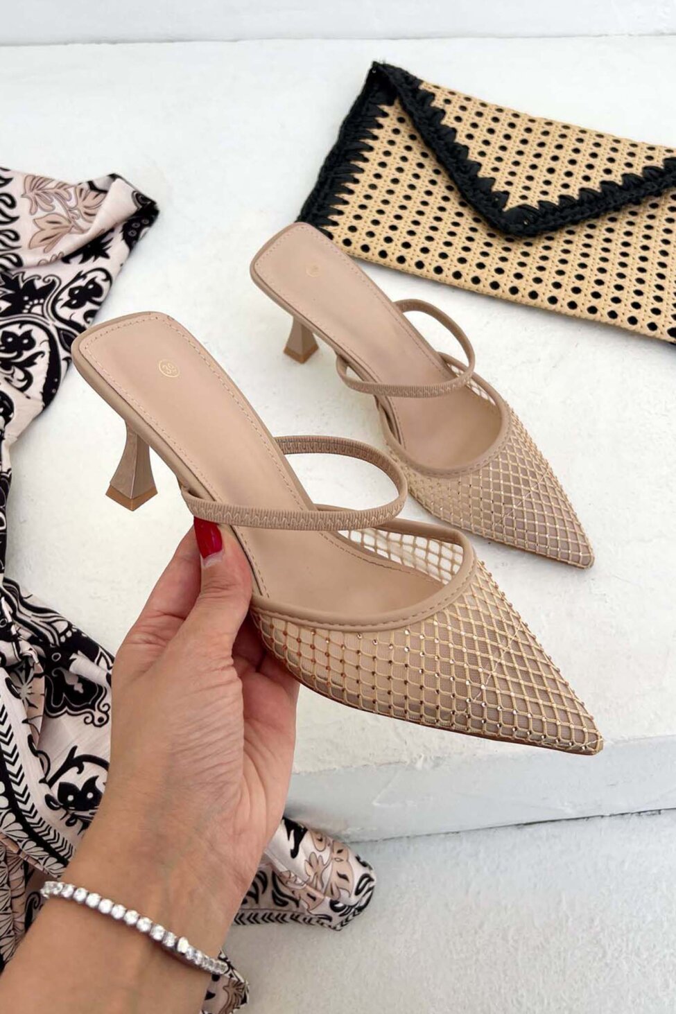 Primmie mules με διάτρητο σχέδιο και strass μπεζ