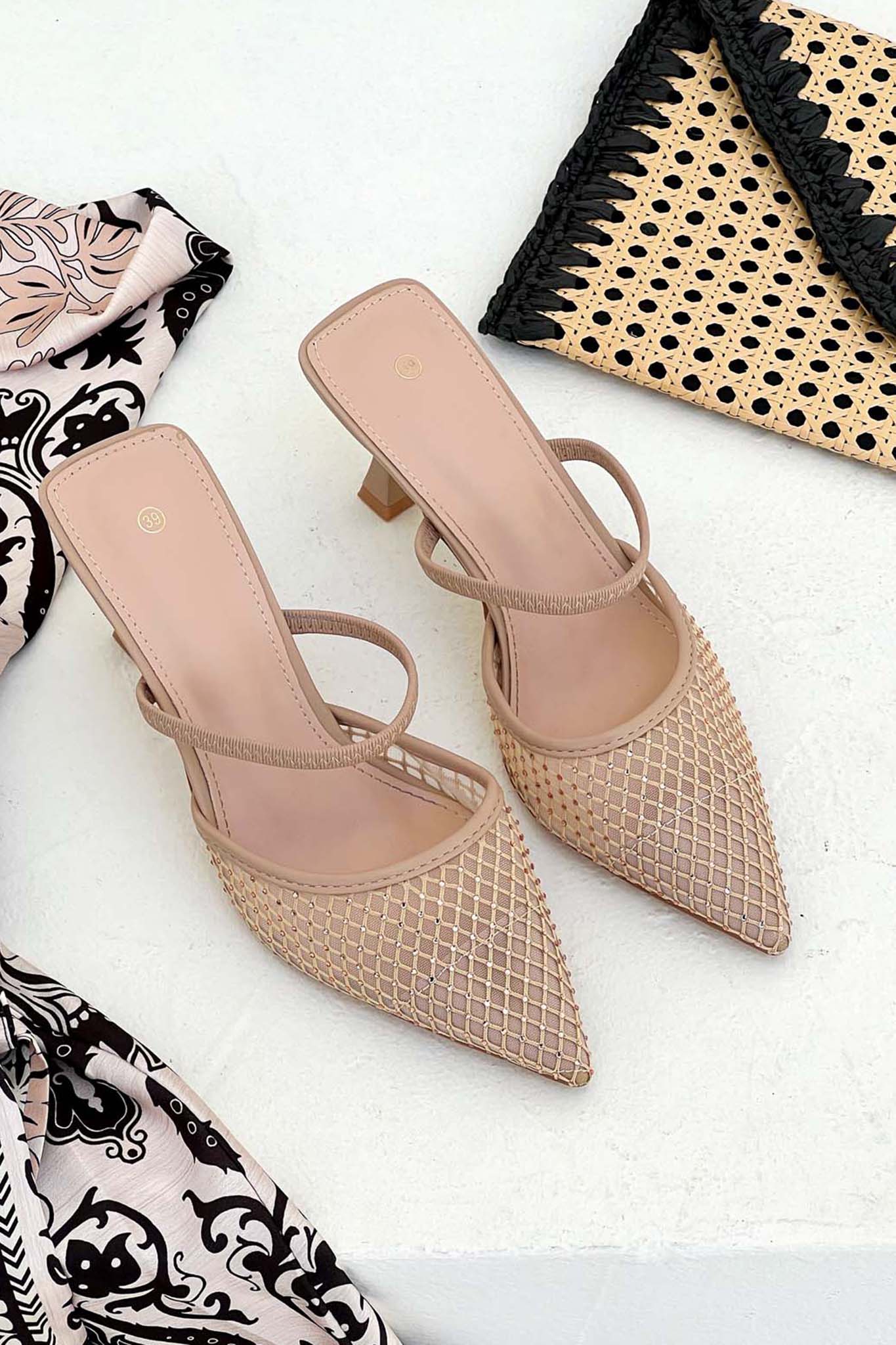 ΝΕΕΣ ΑΦΙΞΕΙΣ Primmie mules με διάτρητο σχέδιο και strass μπεζ