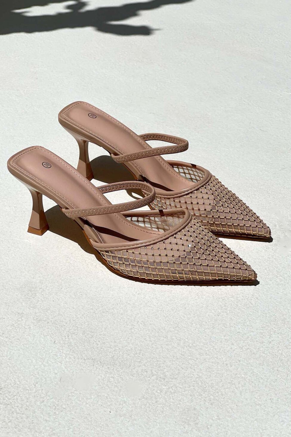 Primmie mules με διάτρητο σχέδιο και strass μπεζ