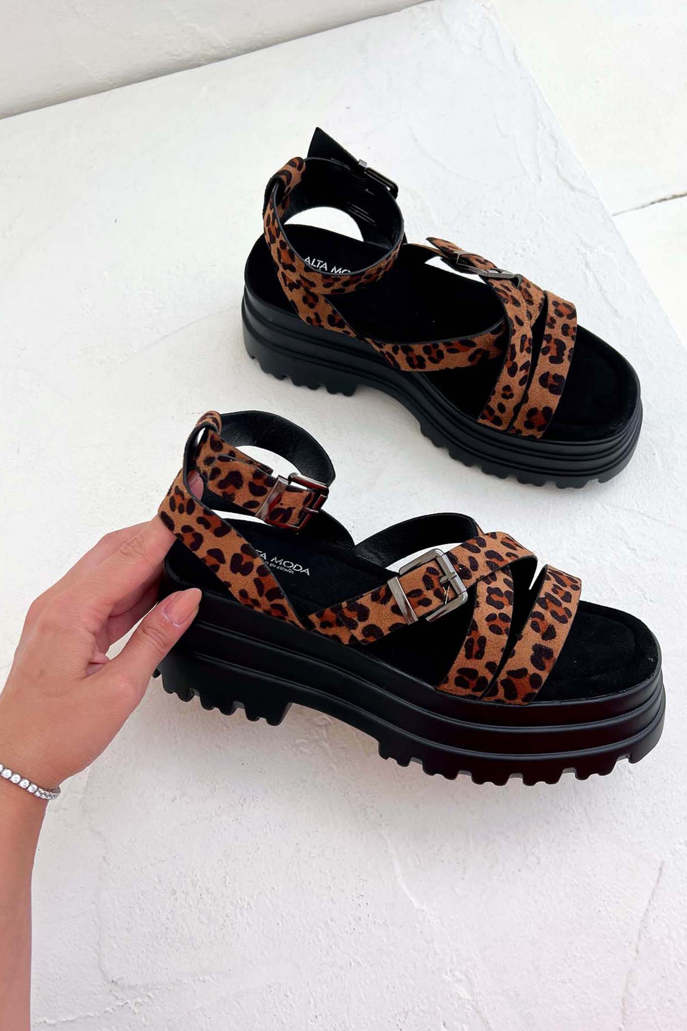 ΝΕΕΣ ΑΦΙΞΕΙΣ Zerrin σανδάλια flatform με λουράκια λεοπάρ