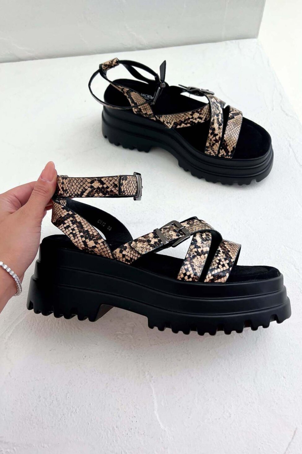 Zerrin σανδάλια flatform με λουράκια snake