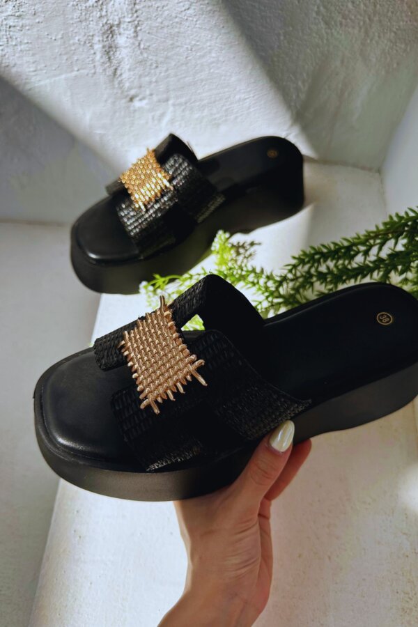Bloomer σανδάλια flatforms με χρυσή αγκράφα μαύρο