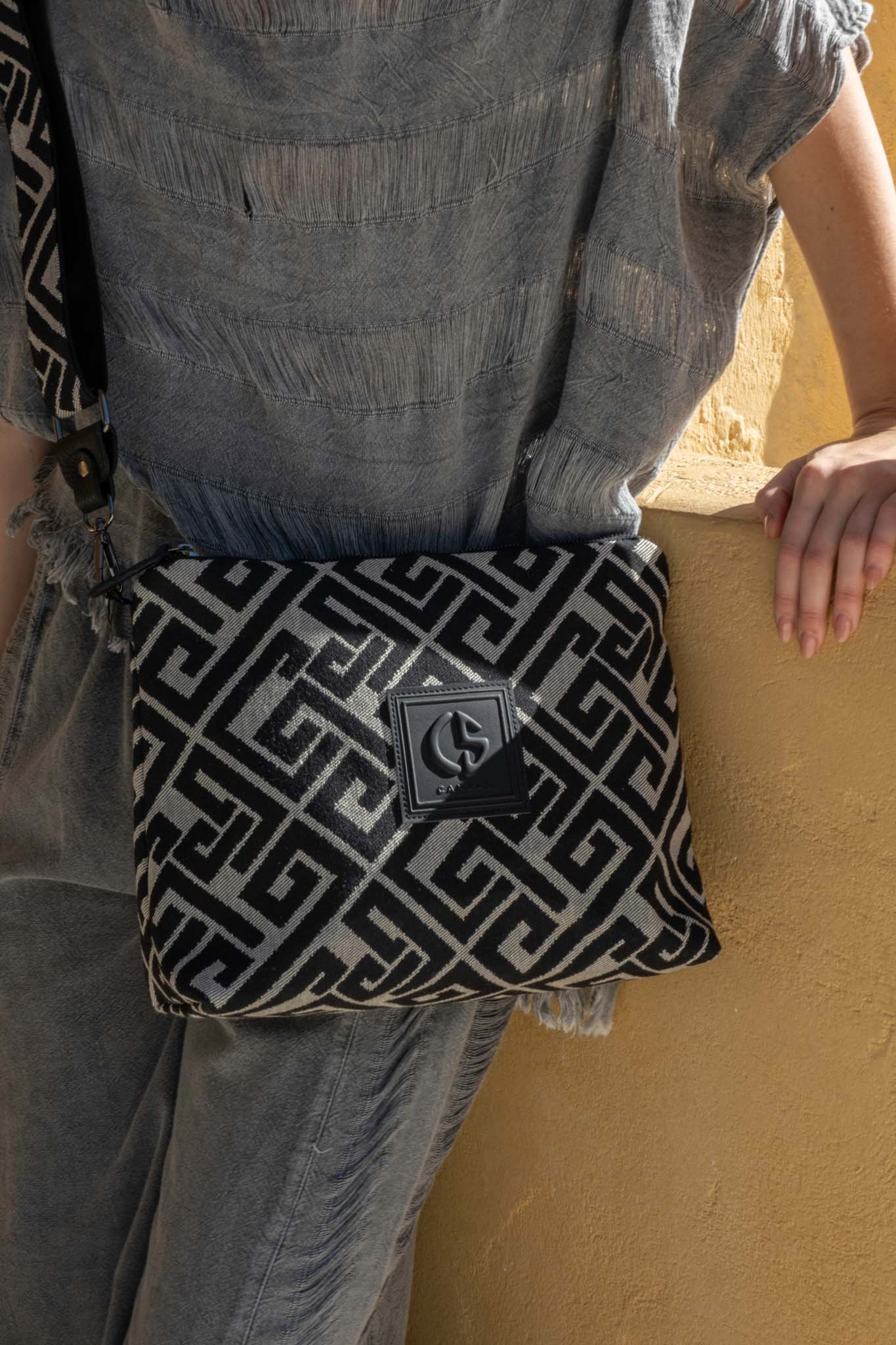 ΝΕΕΣ ΑΦΙΞΕΙΣ ARIADNE TWIST CANVAS τσάντα γκρι