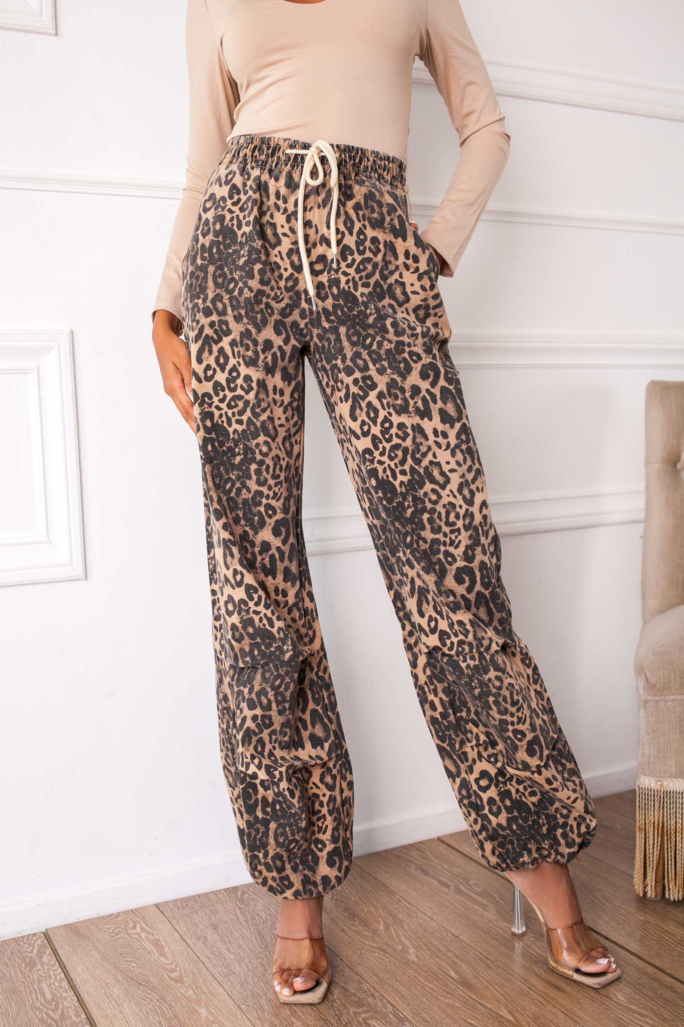 Catalogue τζιν παντελόνι με leopar print μπεζ - Image 2