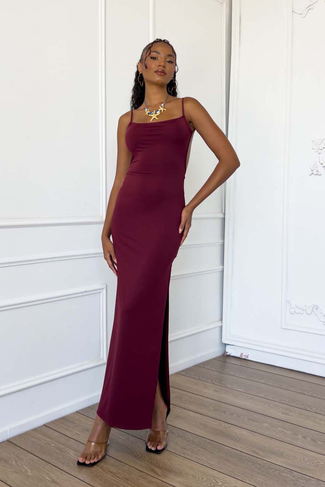 Cordelia μίντι φόρεμα με όψη σατέν εφαρμοστό μπορντό Cordelia μίντι φόρεμα με όψη σατέν εφαρμοστό μπορντό - Image 1