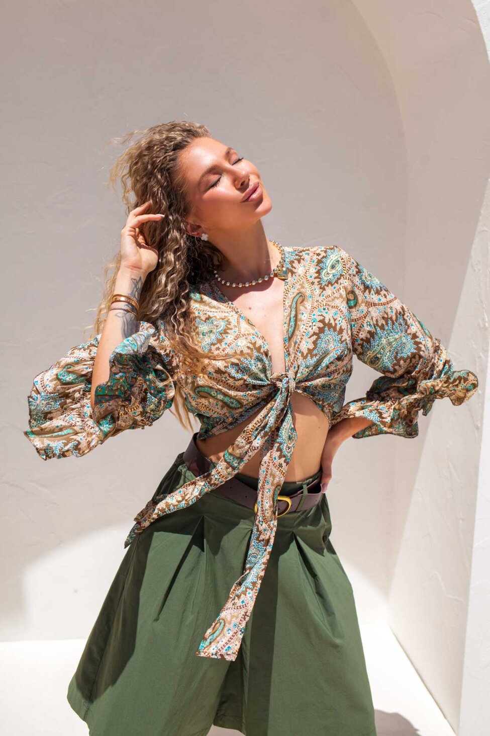 Downtown crop-top εμπριμέ με όψη σατέν βεραμάν