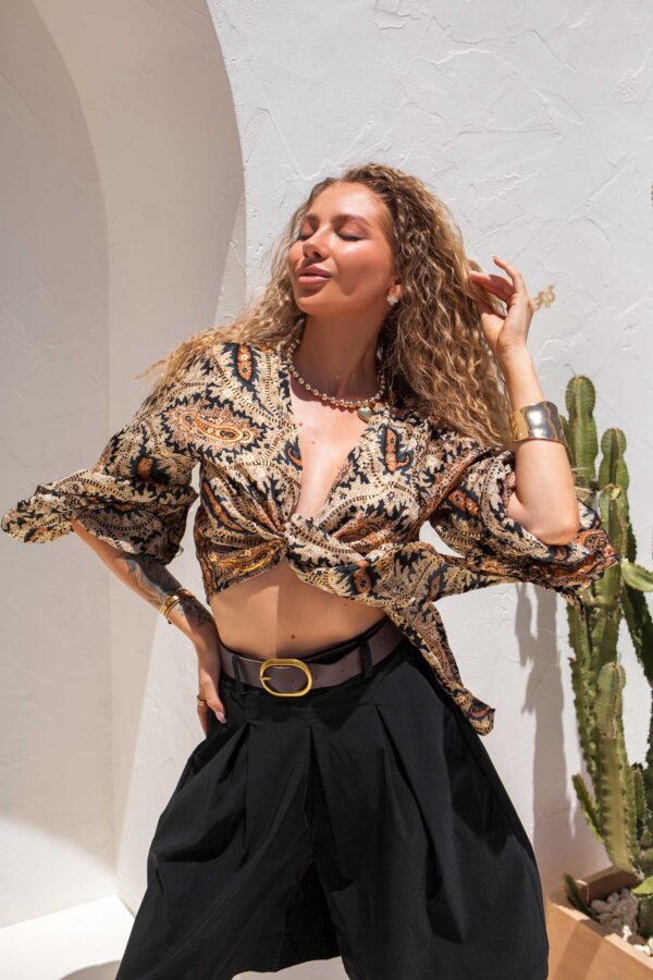 Downtown crop-top εμπριμέ με όψη σατέν μαύρο
