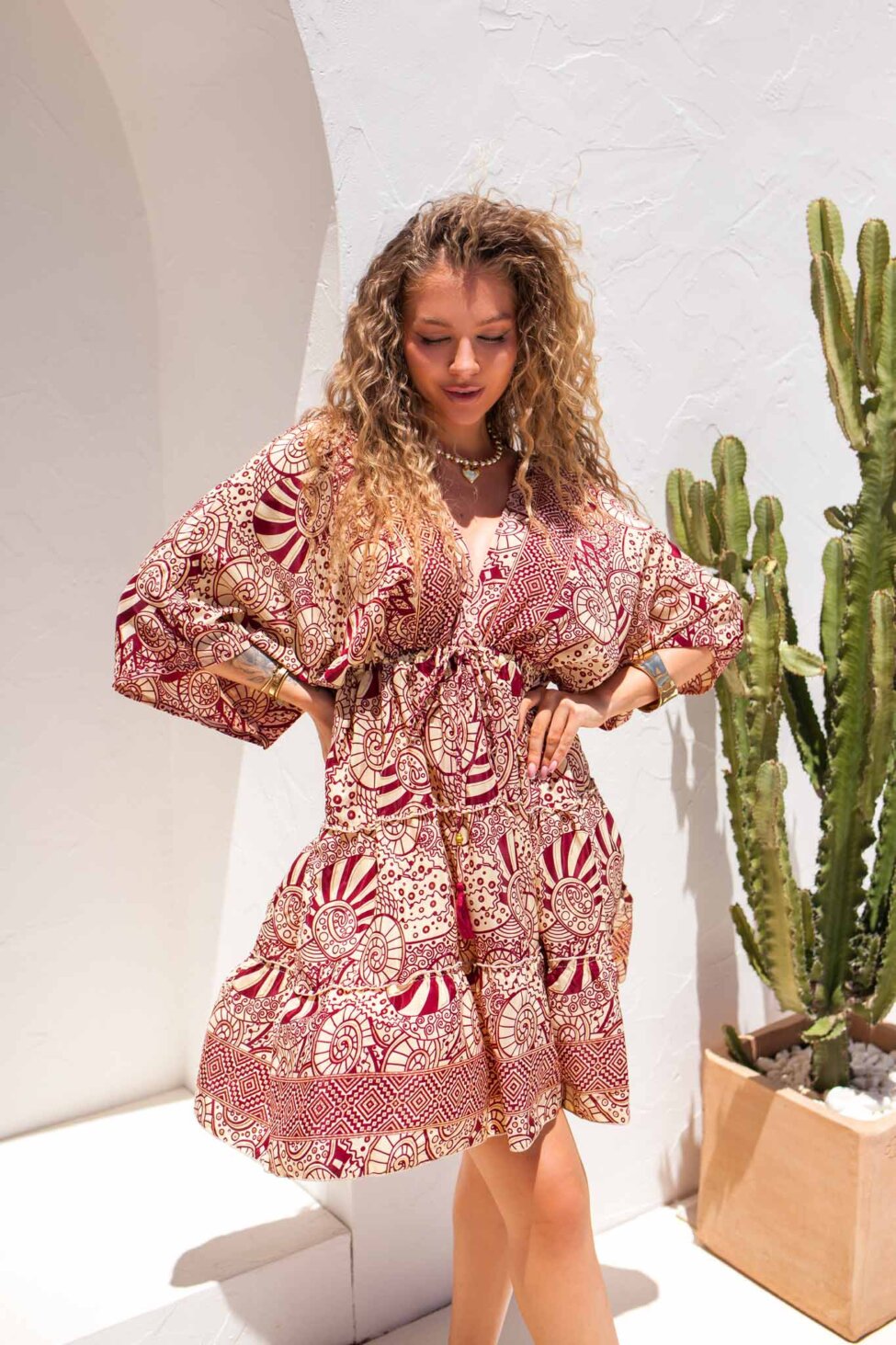 Elsie μίνι φόρεμα boho εμπριμέ μπορντό