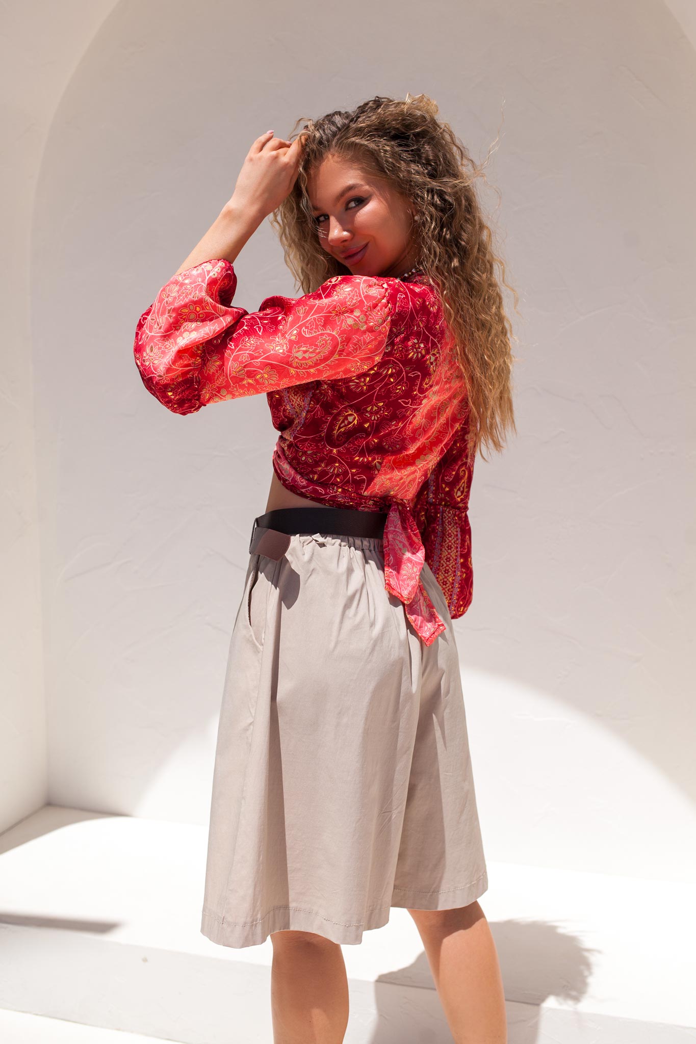 ΝΕΕΣ ΑΦΙΞΕΙΣ Finley crop top boho εμπριμέ κόκκινο