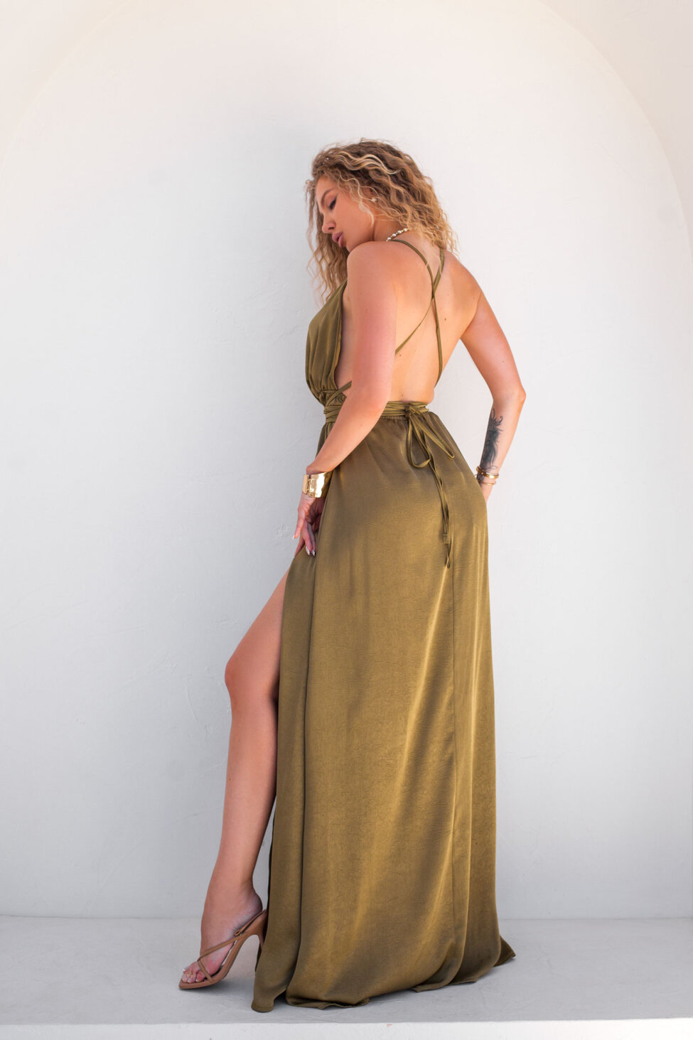 Ivona μακρλυ φόρεμα με όψη σατέν χακί