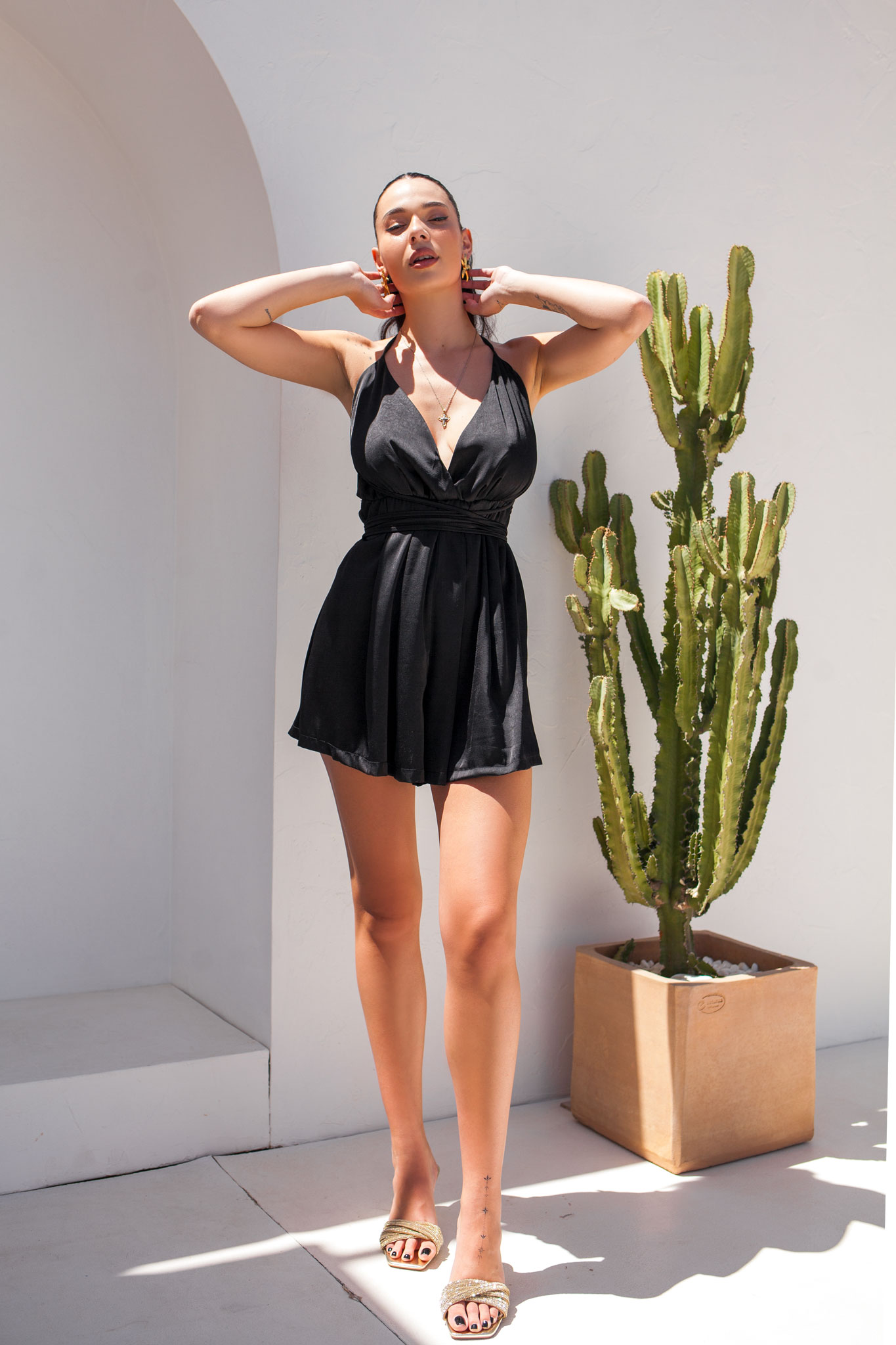 Vacation outfits Lynch ολόσωμη φόρμα σορτς με όψη σατέν μαύρο