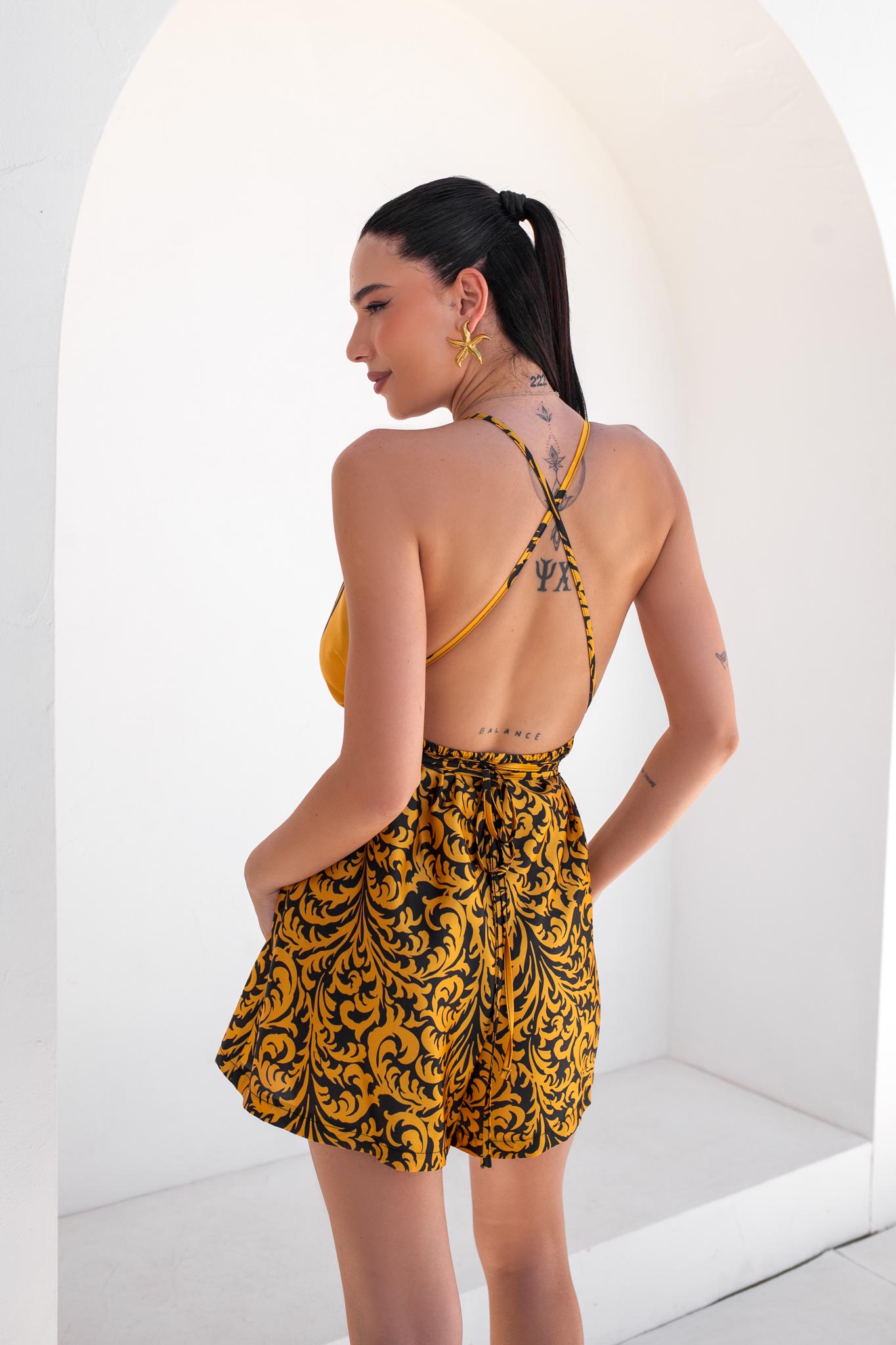 Manza ολόσωμη φόρμα σορτς εμπριμέ με όψη σατέν πορτοκαλί - Image 3