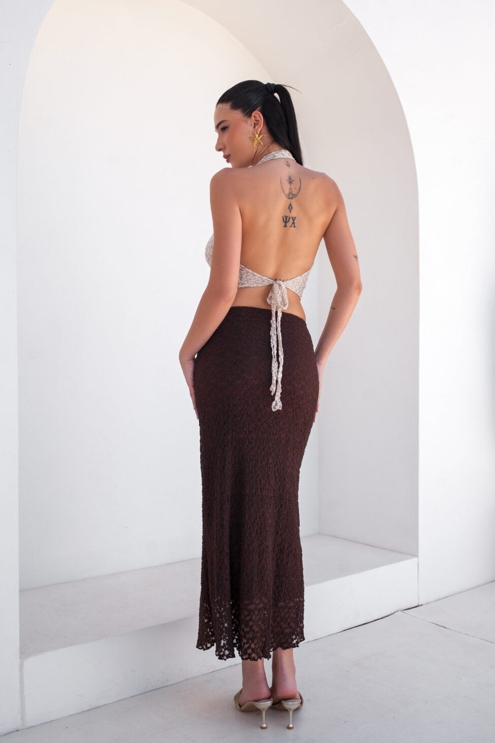 Miquela μακριά φούστα από δαντέλα καφέ - Image 3