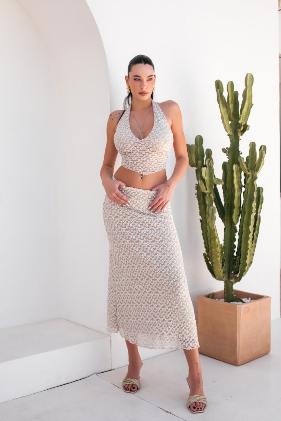 Miquela μακριά φούστα από δαντέλα μπεζ - Image 1