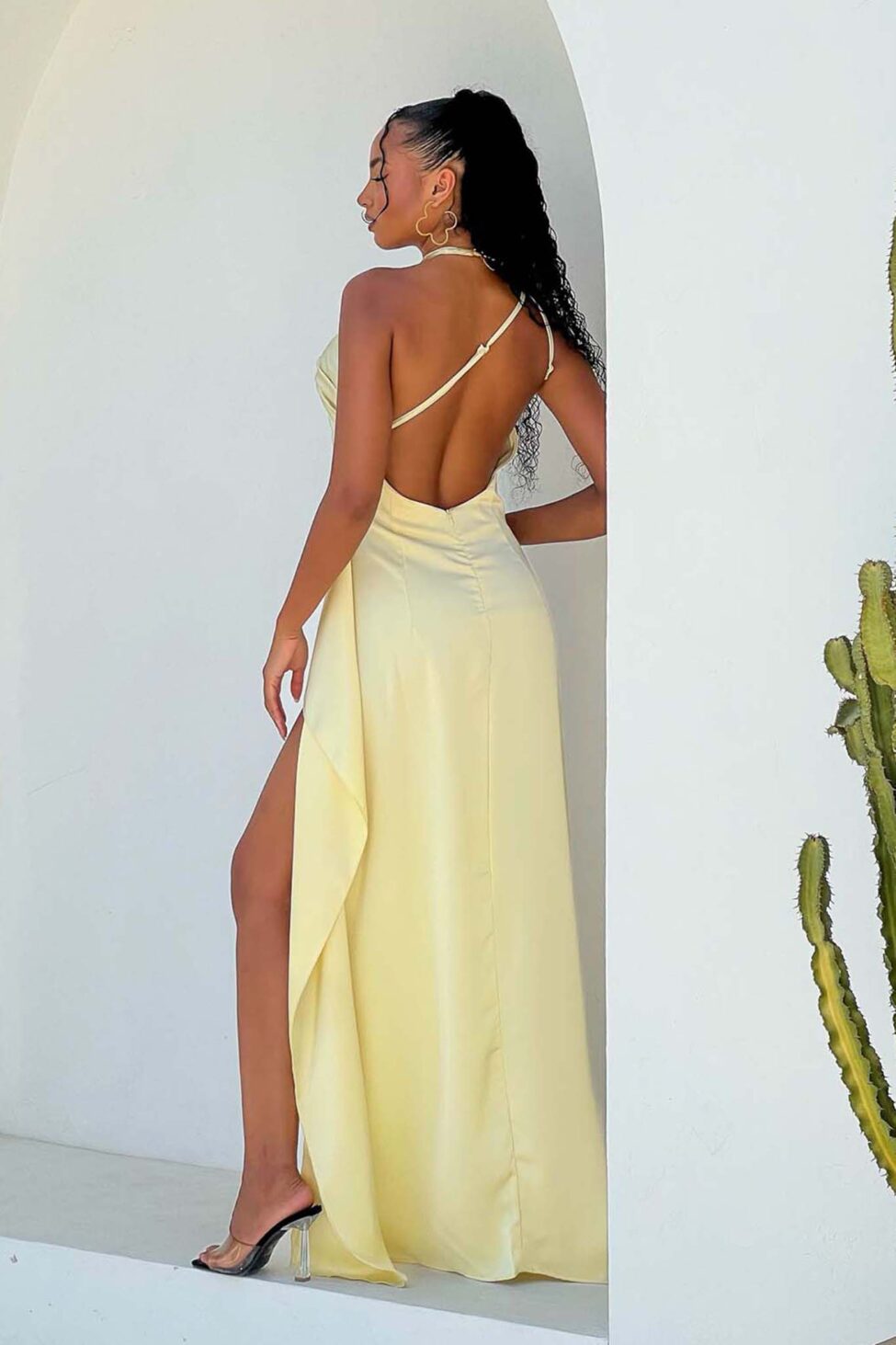 Sunny side μακρυ φόρεμα με όψη σατέν κίτρινο - Image 2