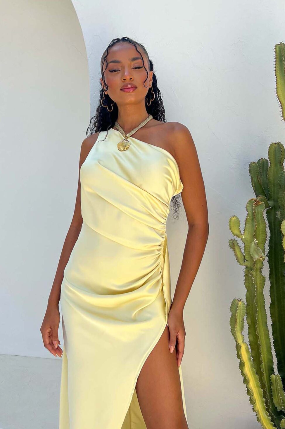 Sunny side μακρυ φόρεμα με όψη σατέν κίτρινο - Image 4