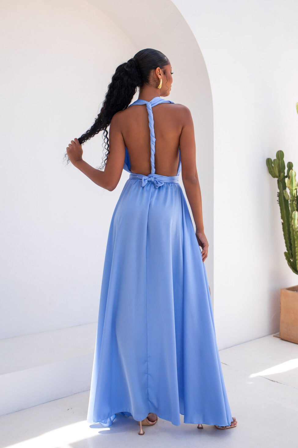 Vilma μακρύ φόρεμα με όψη σατέν με πολυμορφικό δέσιμο σιελ - Image 2