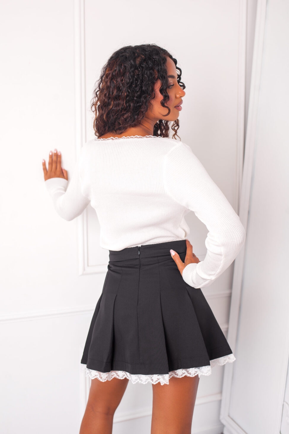 Crosscut μίνι φούστα με δαντέλα στο τελείωμα μαύρο - Image 2