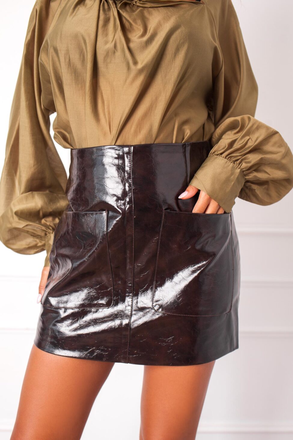 Gris μίνι φούστα από οικολογικό δέρμα καφέ - Image 4