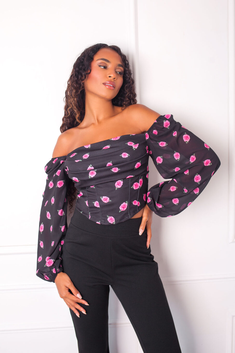 Groufit crop top φλοράλ μαύρο - Image 1