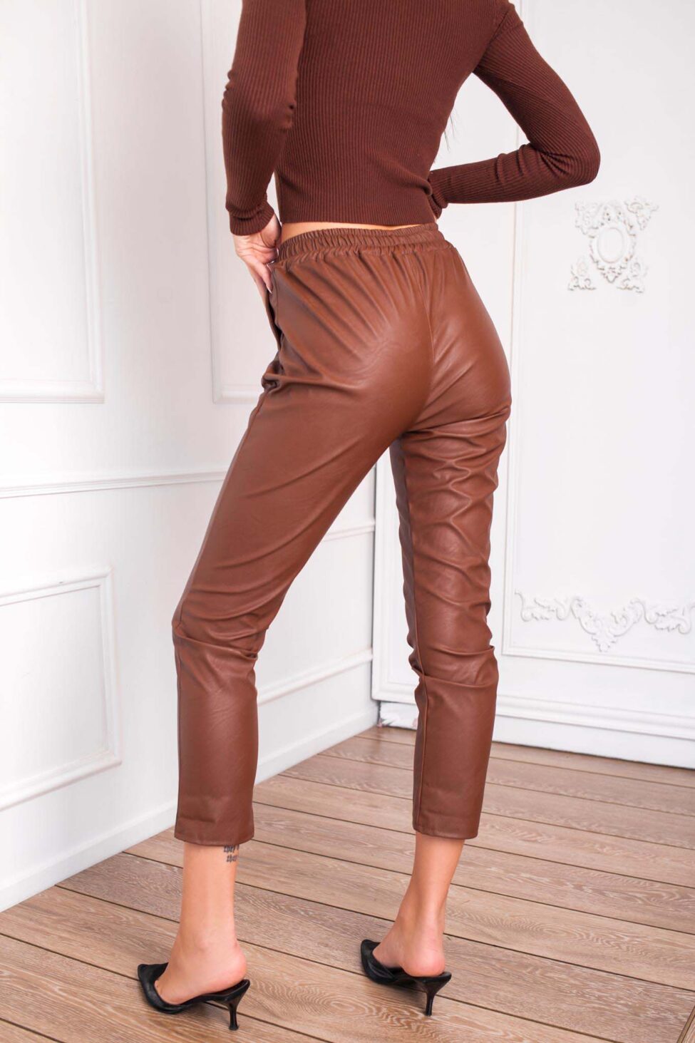 Karl παντελόνι από δερματίνη καφέ - Image 2