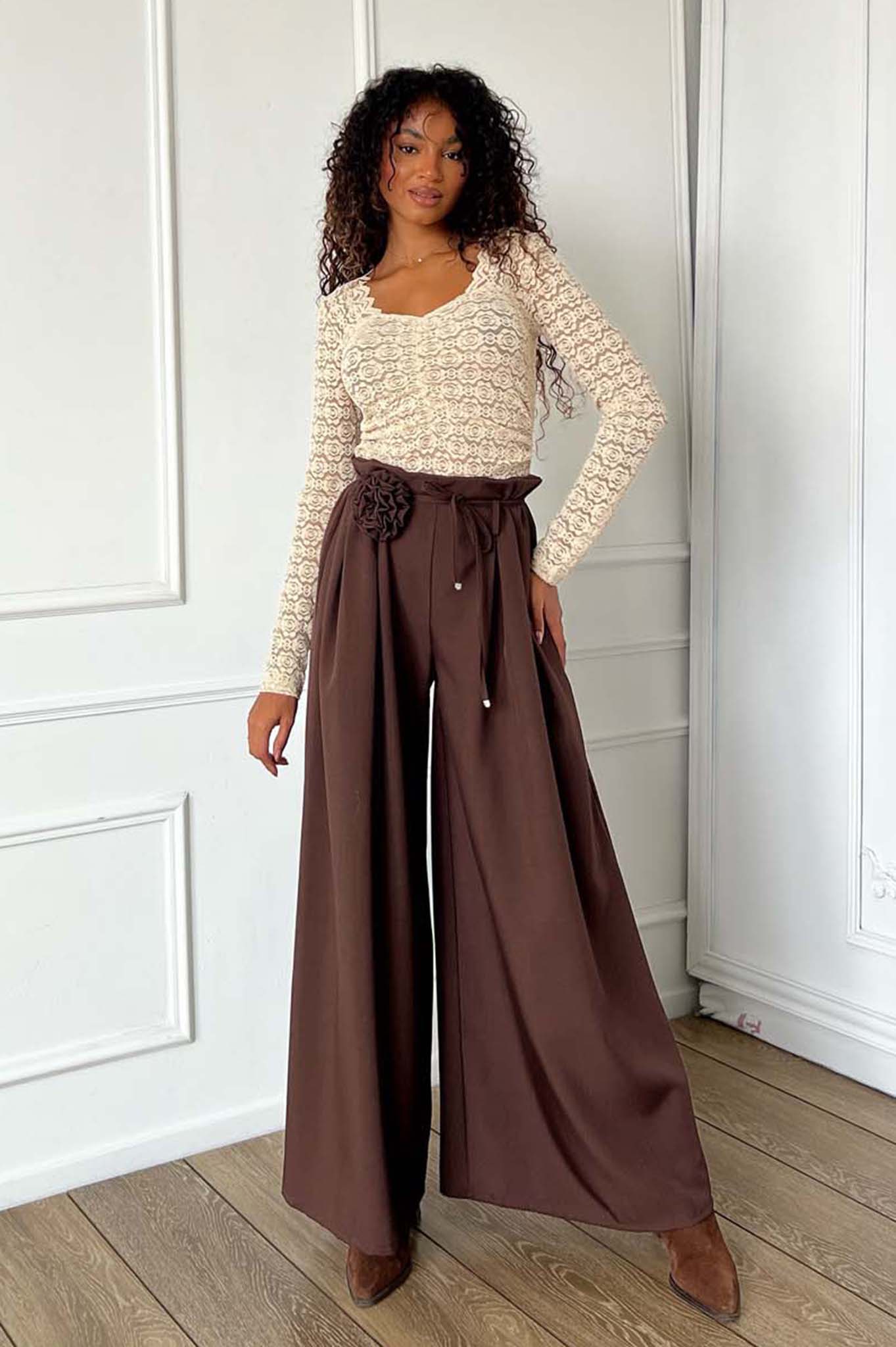 Laura μπλούζα δαντέλα μπεζ Laura μπλούζα δαντέλα μπεζ - Image 1