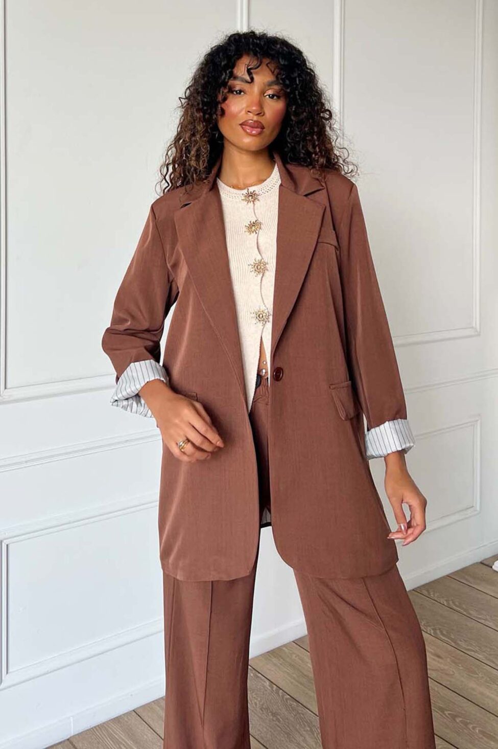 Iryna Σετ σακάκι-παντελόνι καφέ - Image 4