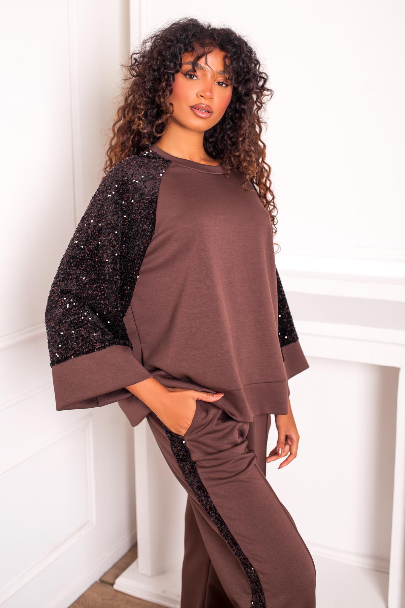 Maripoza σετ φόρμας με παγιέτες καφέ Maripoza σετ φόρμας με παγιέτες καφέ - Image 1