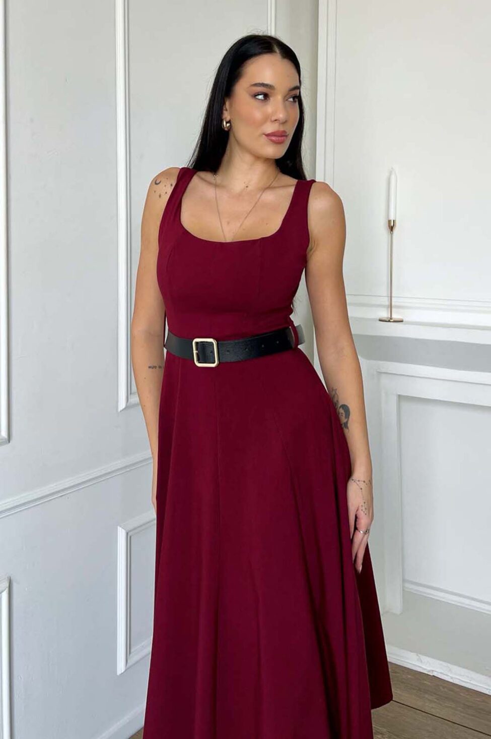 Melvin μίντι φόρεμα με ζώνη μπορντό - Image 3