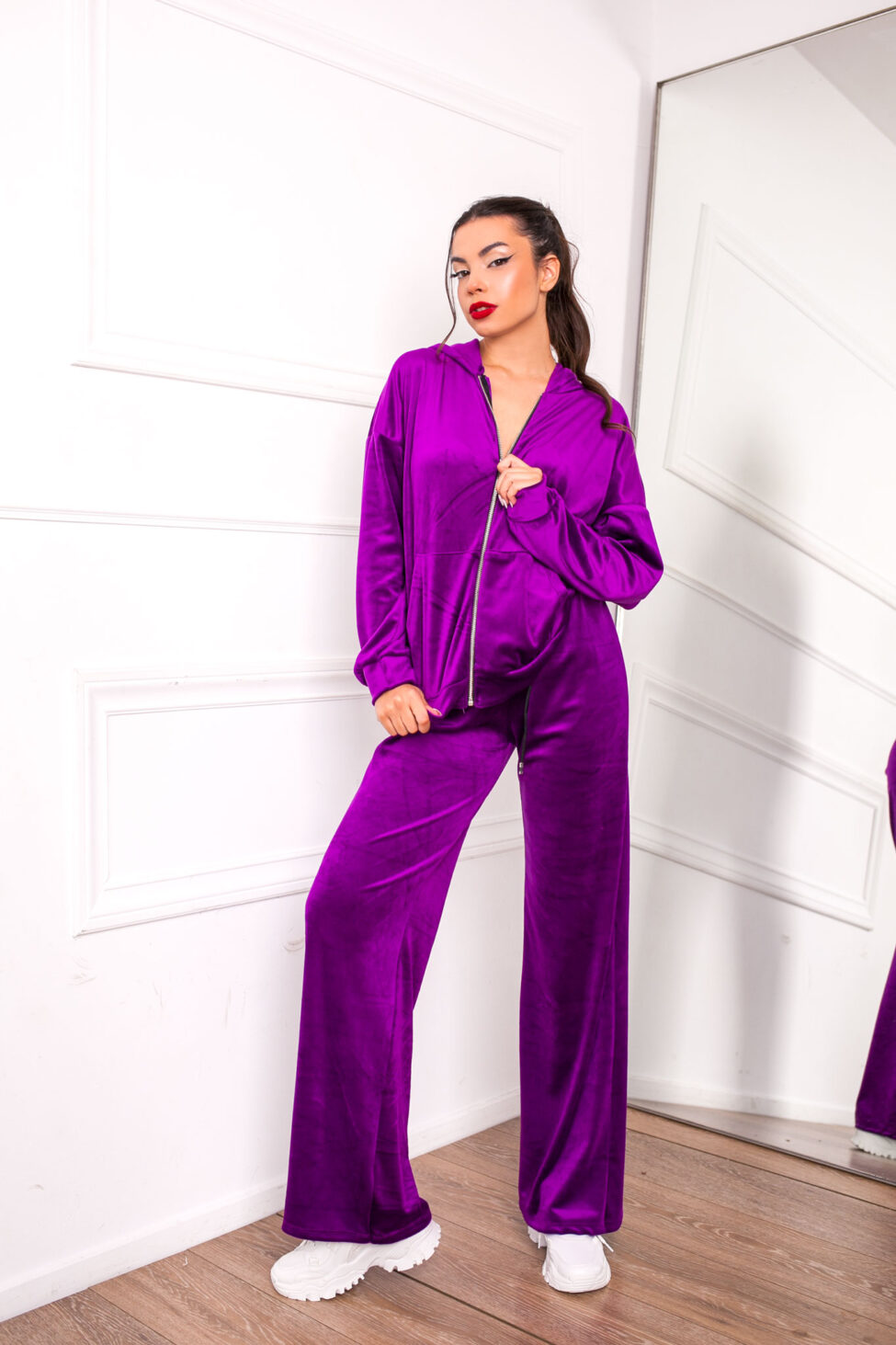 Aura σετ ζακέτα-παντελόνι βελούδινο με strass μωβ - Image 2