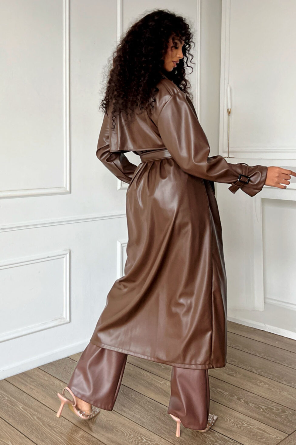 Tora μακριά καπαρντίνα απο οικολικό δέρμα με ζώνη καφέ - Image 3