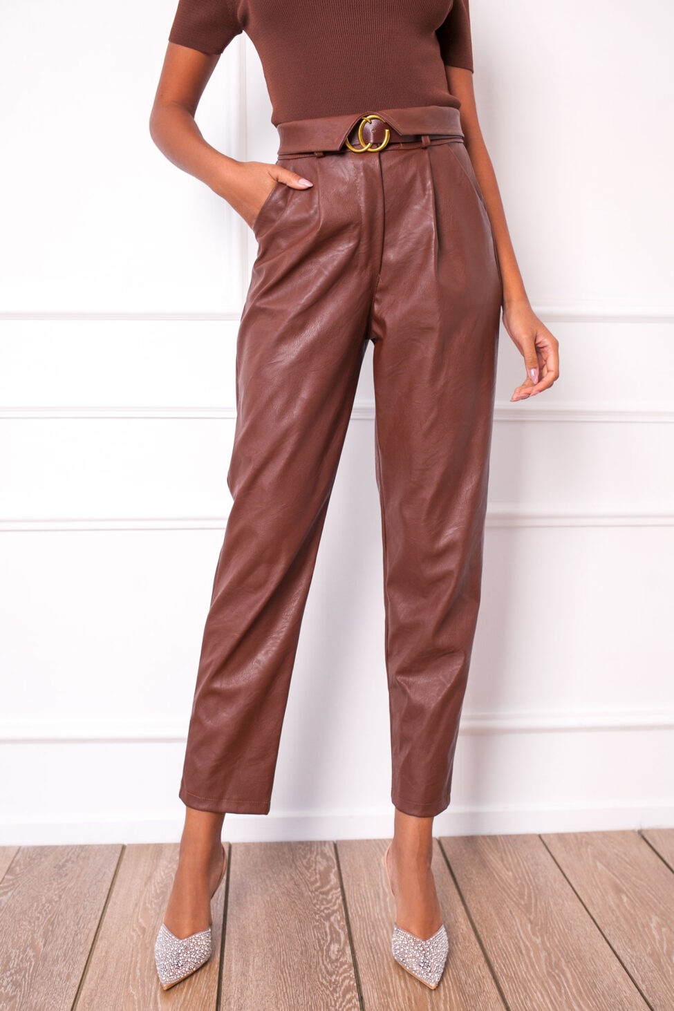 Yet παντελόνι από οικολογικό δέρμα καφέ - Image 2