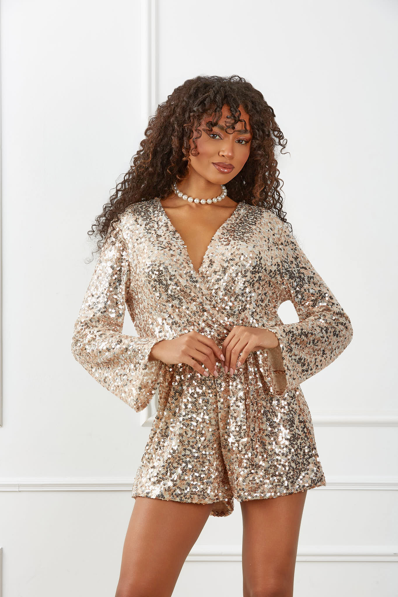 Samba ολόσωμη φόρμα σορτς παγιέτα μπεζ χρυσό Samba ολόσωμη φόρμα σορτς παγιέτα μπεζ χρυσό - Image 1