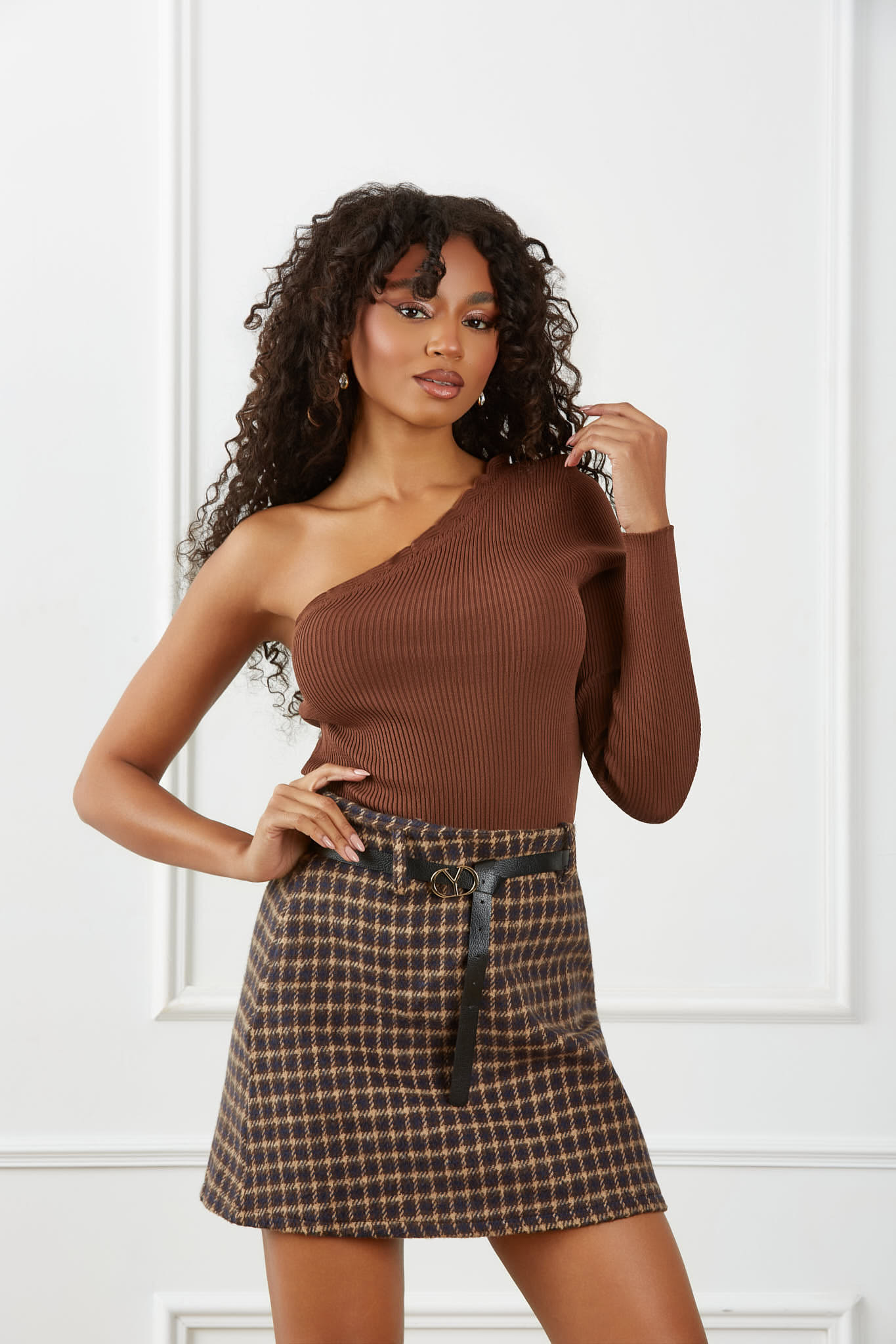 Vorena ριπ τοπ με έναν ώμο καφέ Vorena ριπ τοπ με έναν ώμο καφέ - Image 1