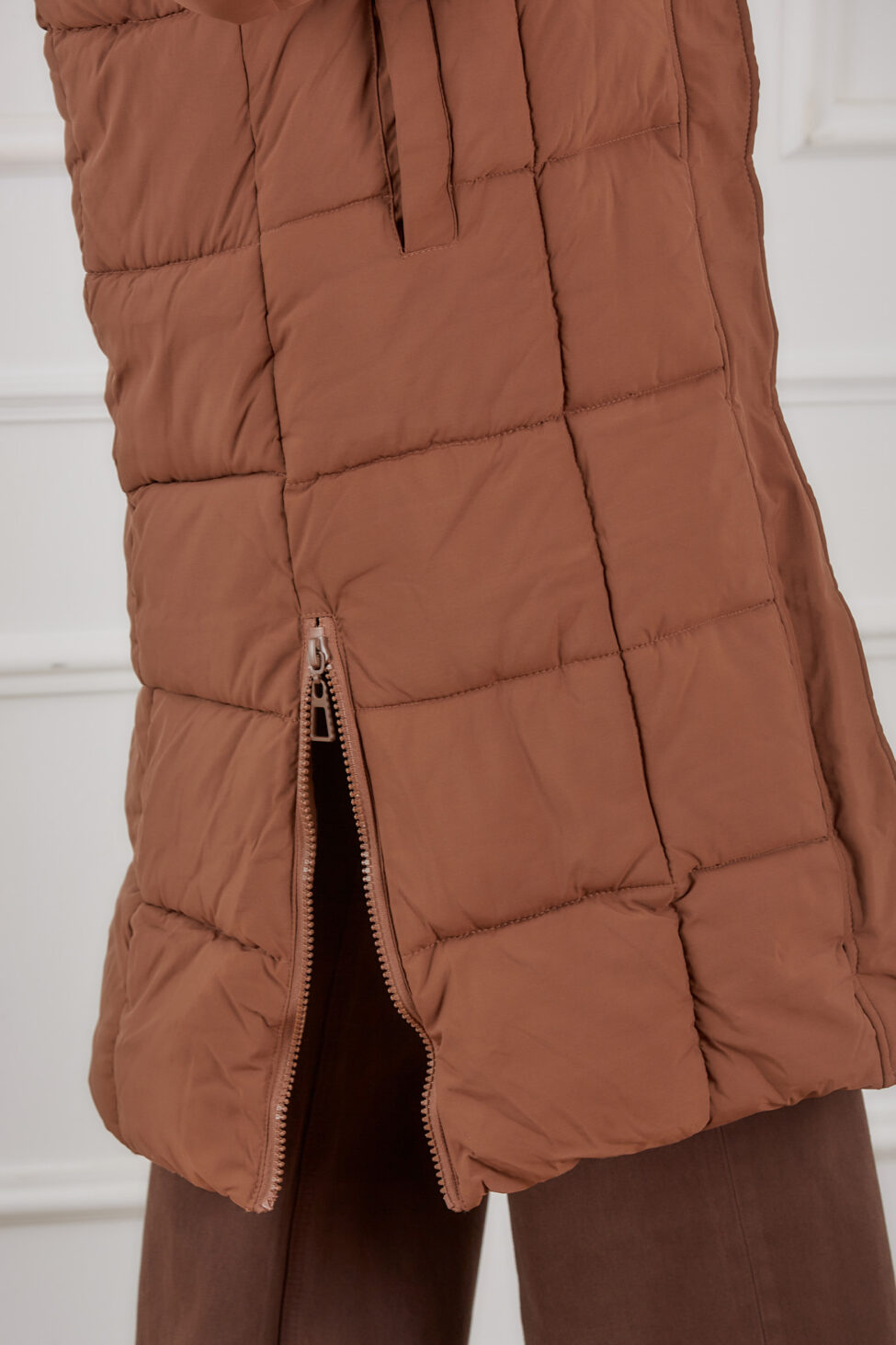 Explain μακρύ καπιτονέ μπουφάν με κουκούλα καφέ - Image 3